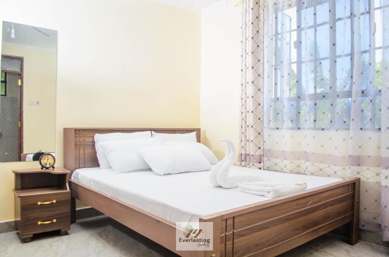 Everlasting Gardens Bed & Breakfast Kitui Exterior photo